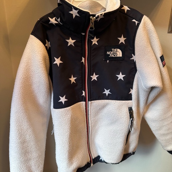 Girls North Face Denali Jacket with matching hat - Picture 7 of 11